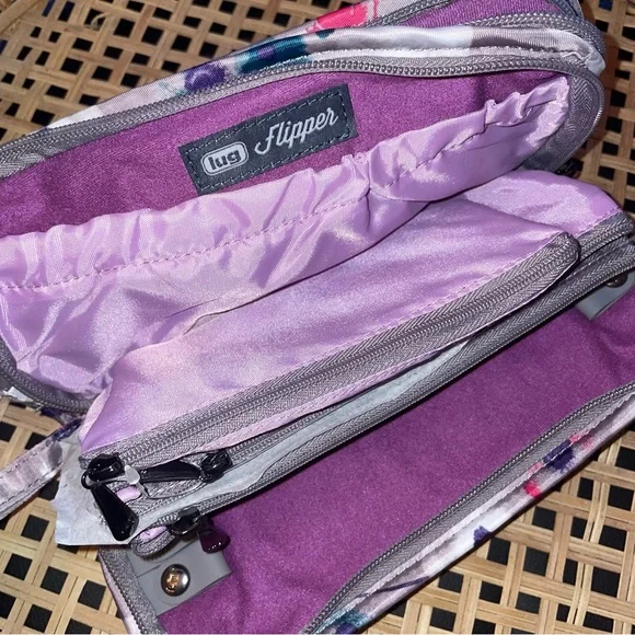 Lug Flipper Jewelry Clutch - Picture 8 of 9